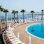Prestige Durres מלון