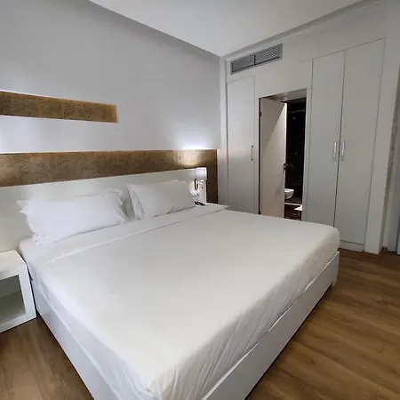 Prestige Durres מלון