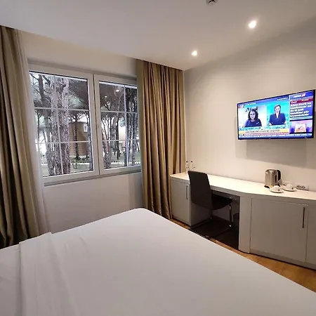 Prestige Durres מלון 5*