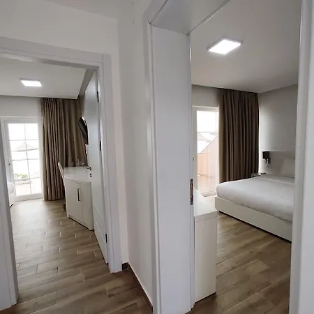 Prestige Durres מלון 5*