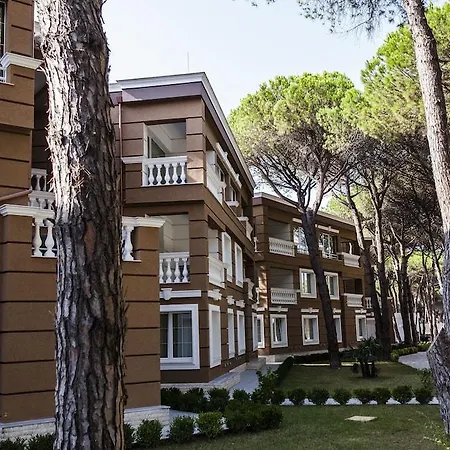 Prestige Durres מלון Qerret (Tirana)